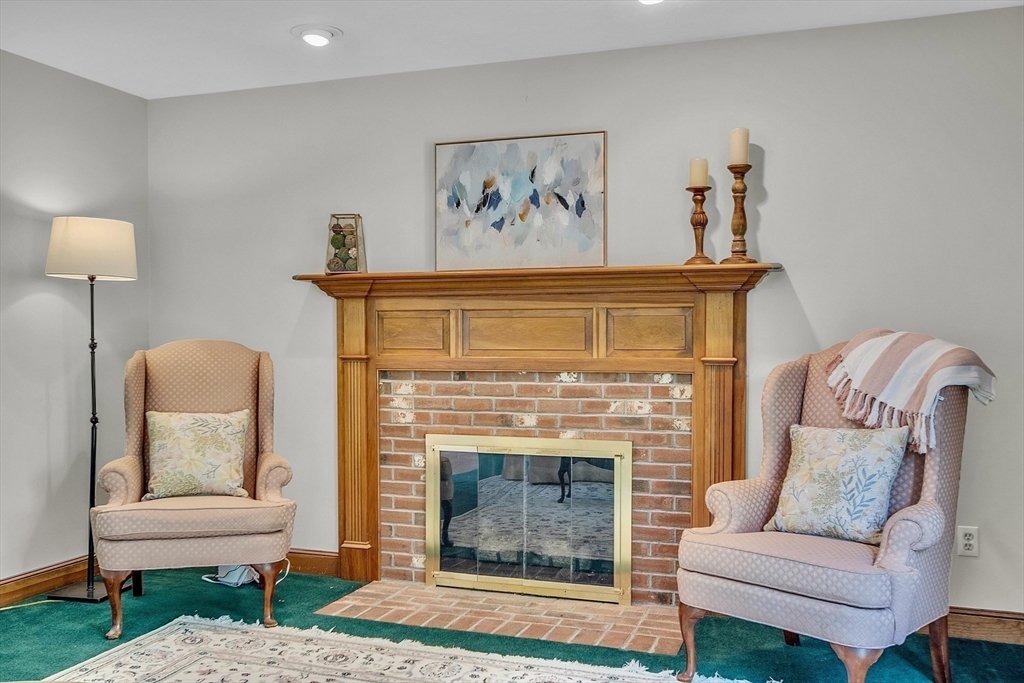 11 Gray Farm Rd