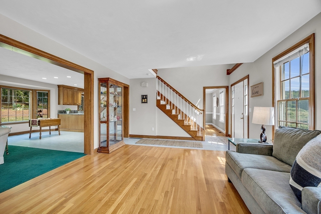 11 Gray Farm Rd