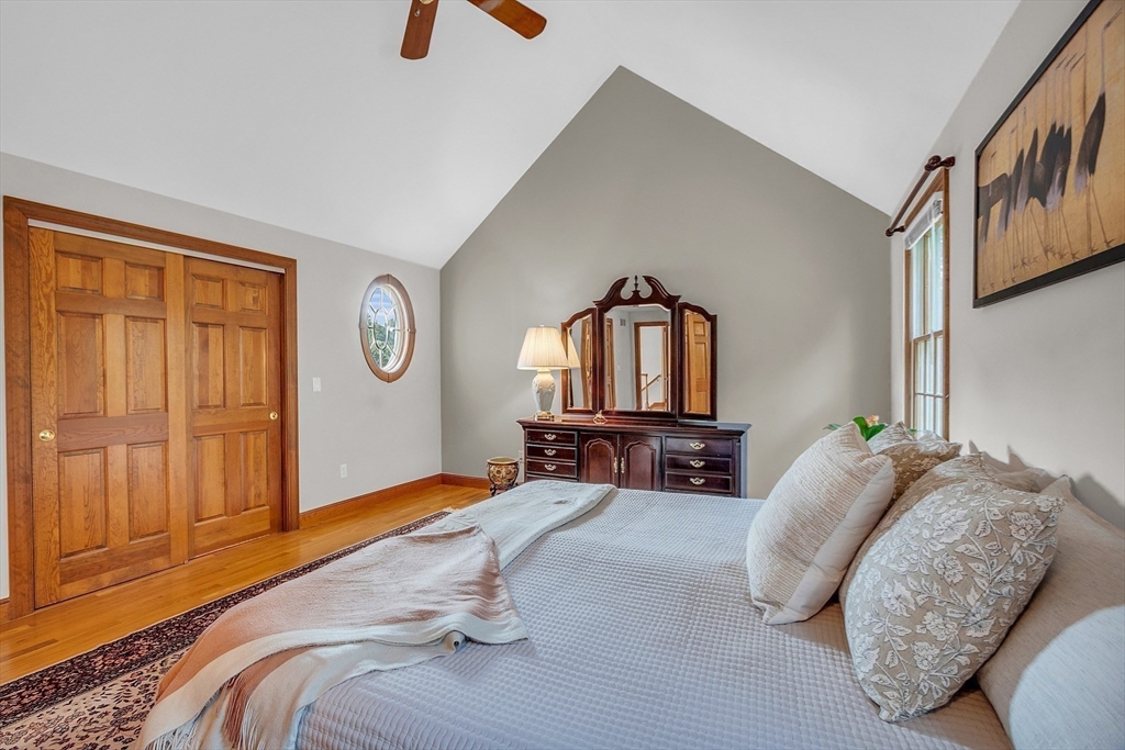11 Gray Farm Rd