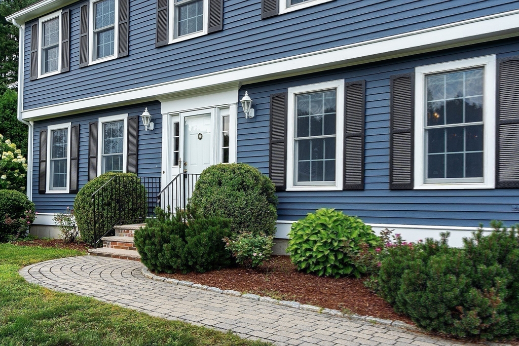 11 Gray Farm Rd