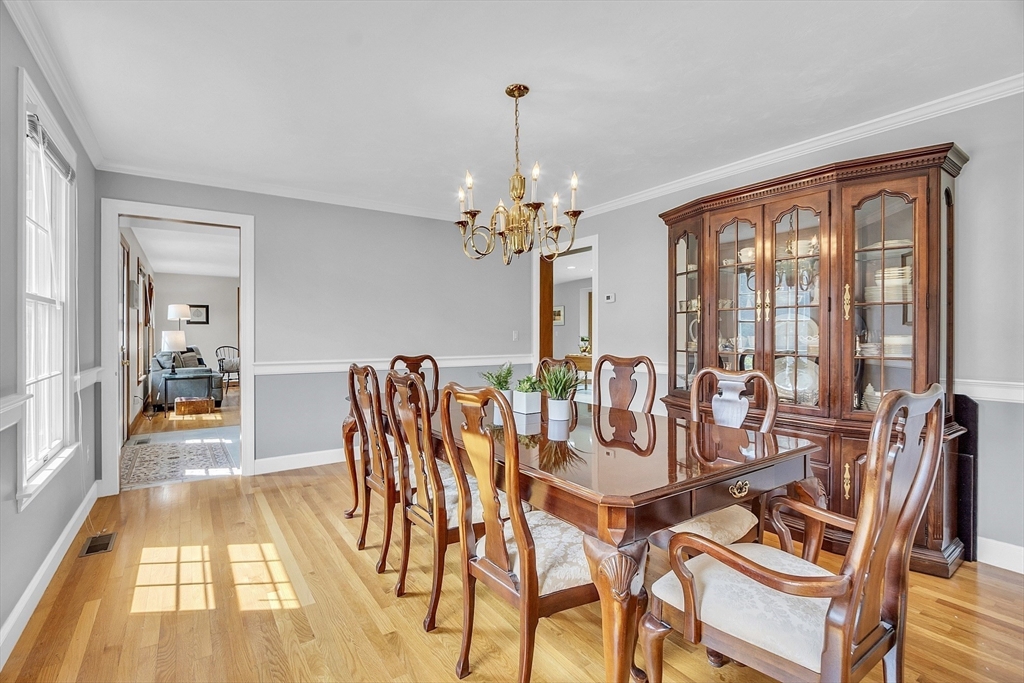 11 Gray Farm Rd