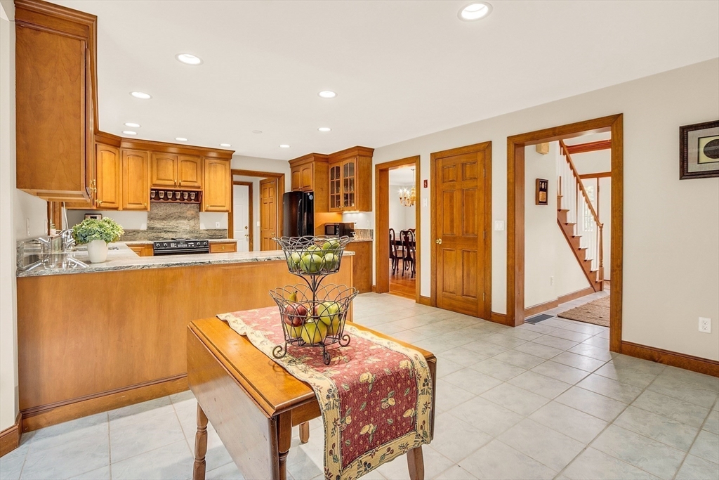 11 Gray Farm Rd