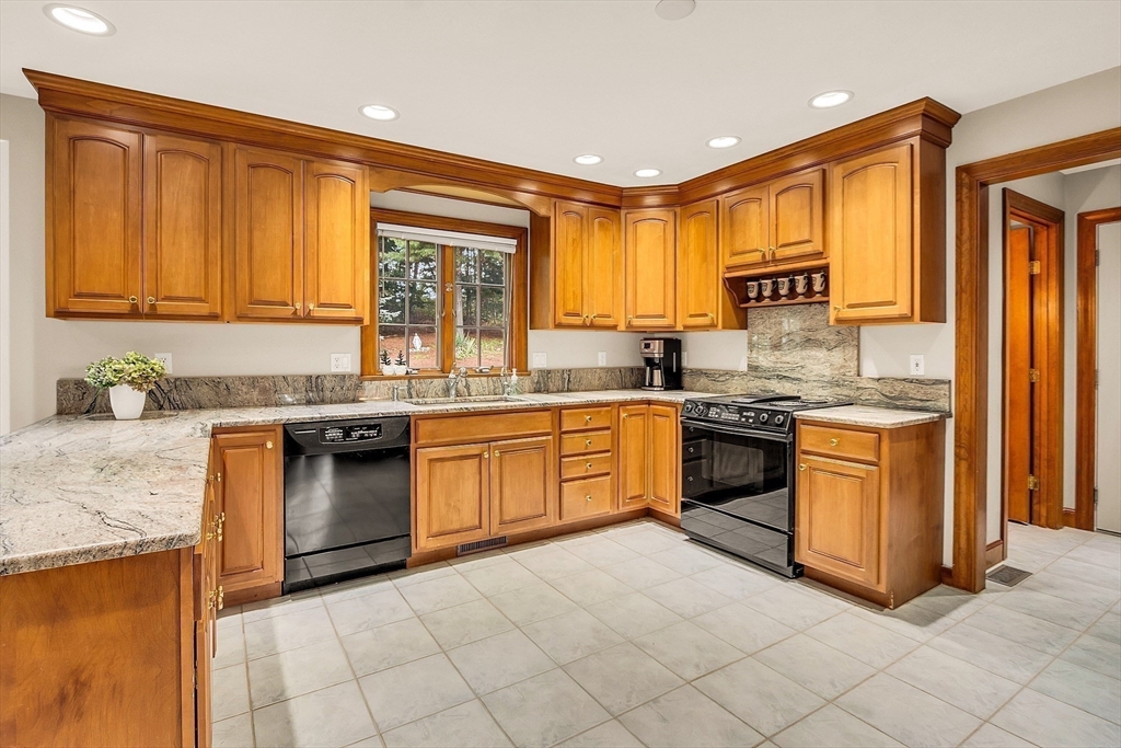 11 Gray Farm Rd