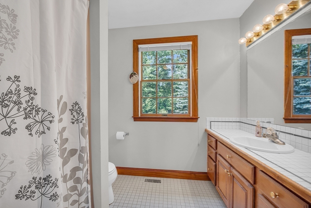 11 Gray Farm Rd