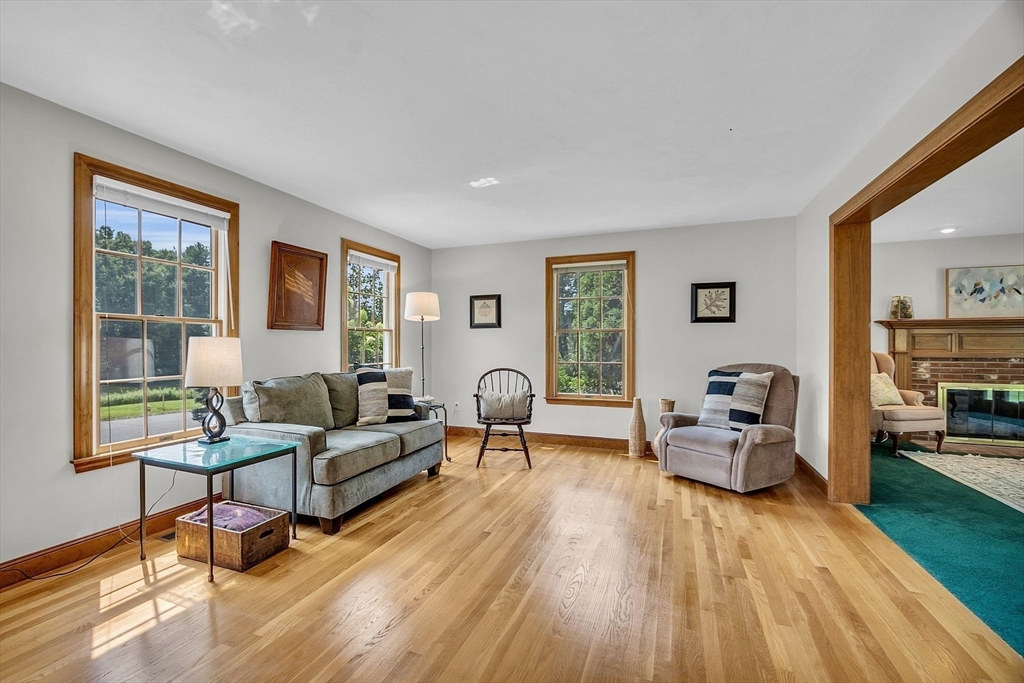 11 Gray Farm Rd