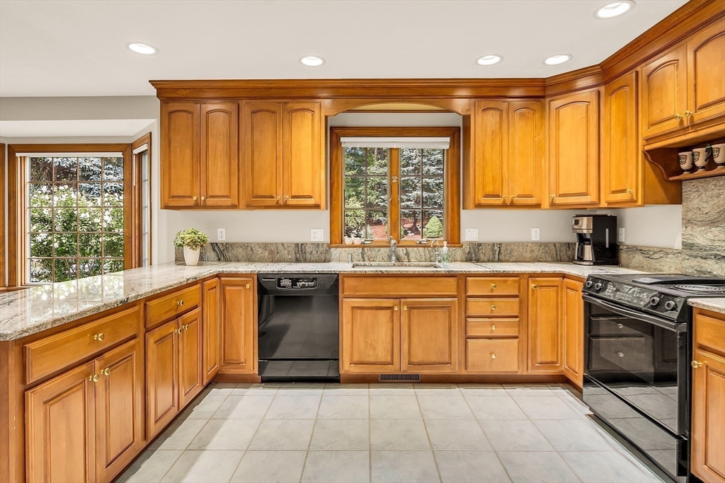 11 Gray Farm Rd