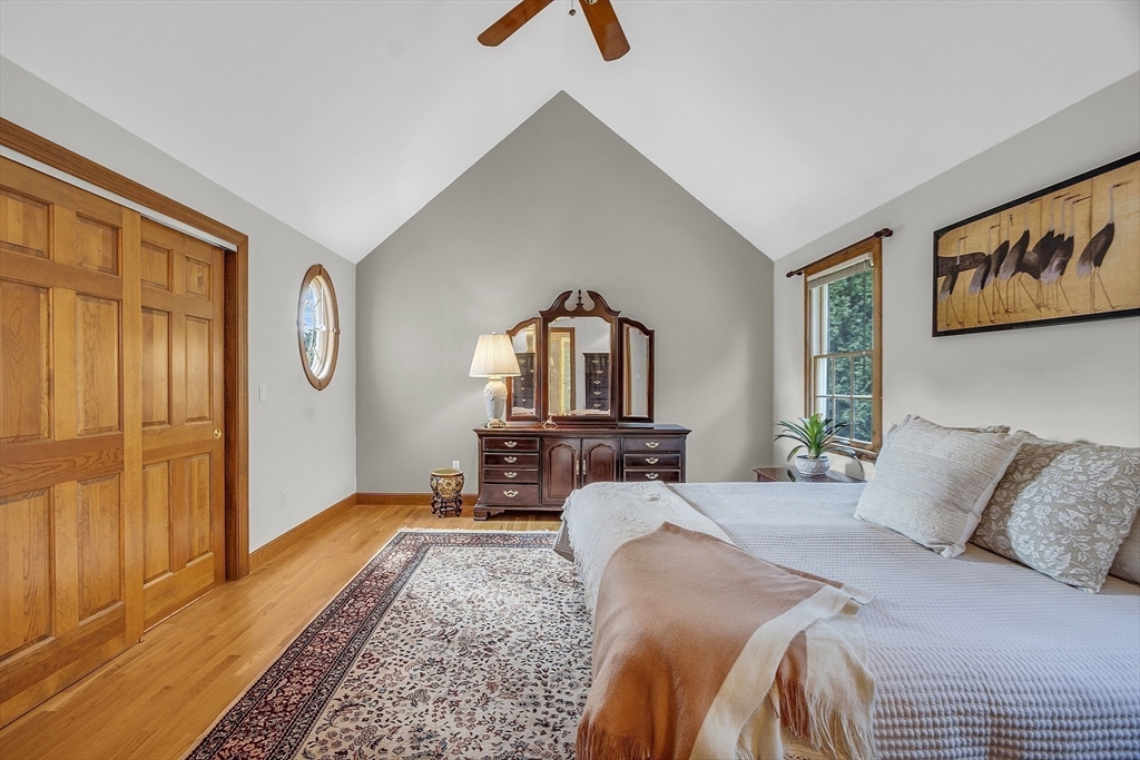 11 Gray Farm Rd