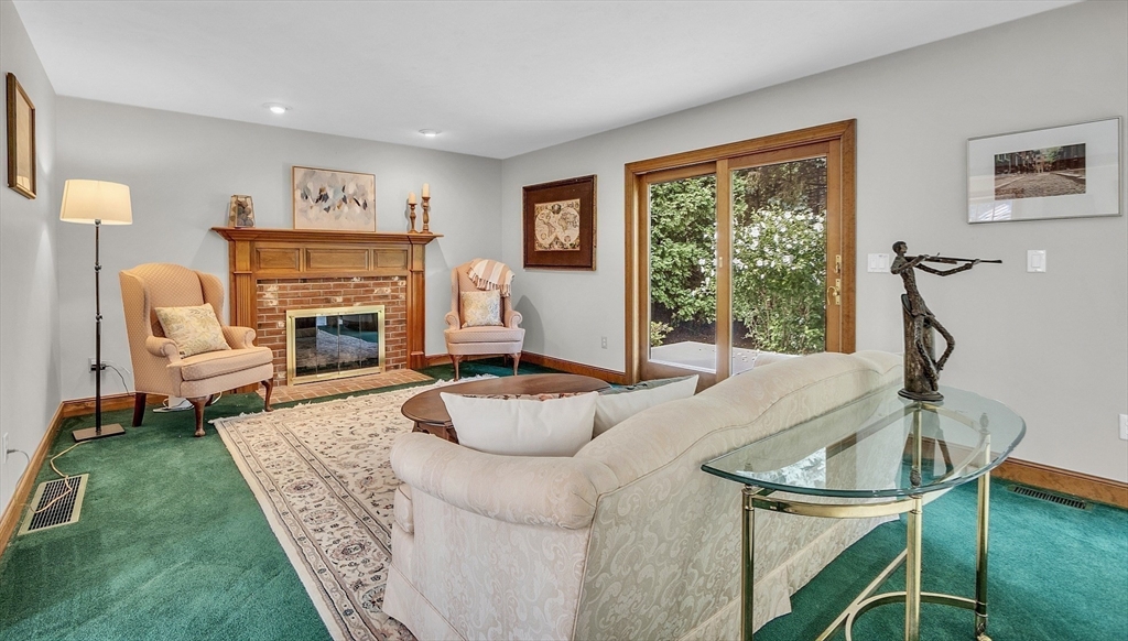 11 Gray Farm Rd
