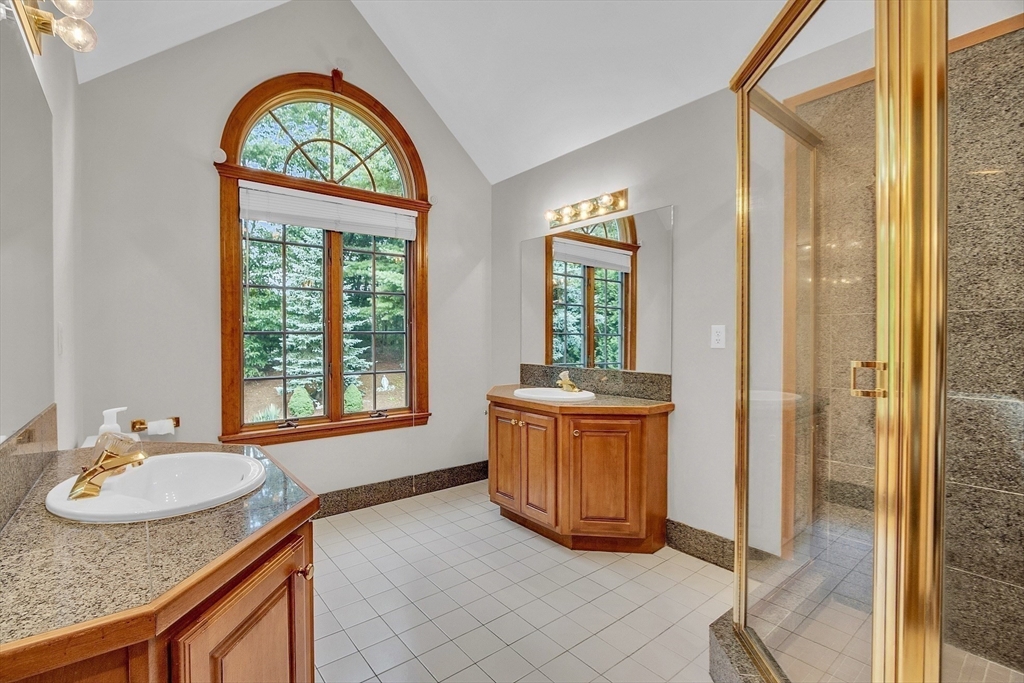 11 Gray Farm Rd