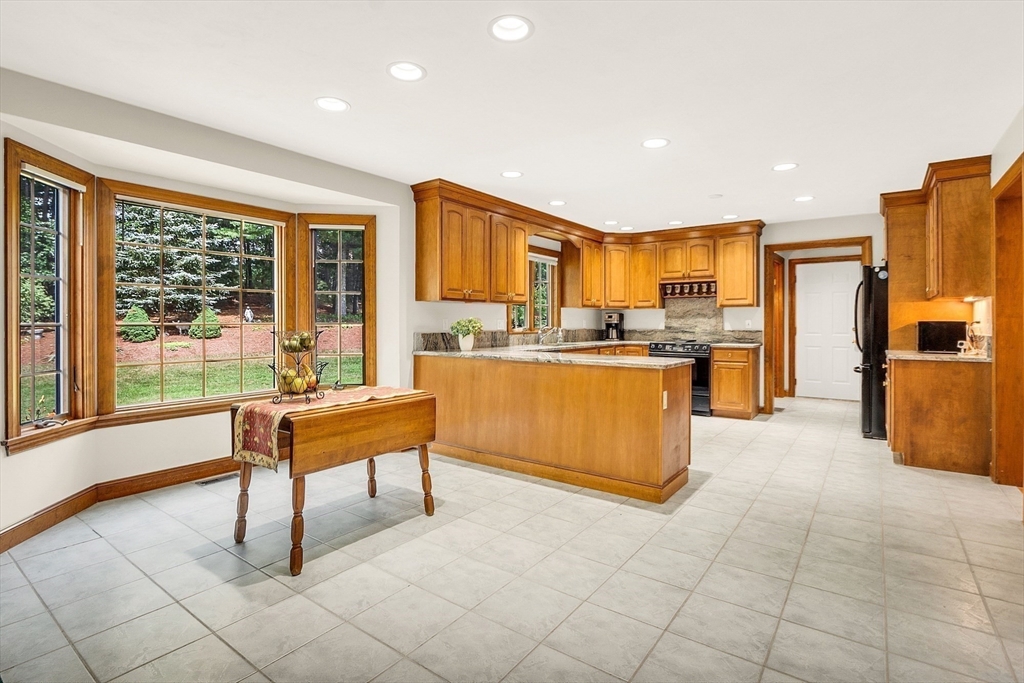 11 Gray Farm Rd