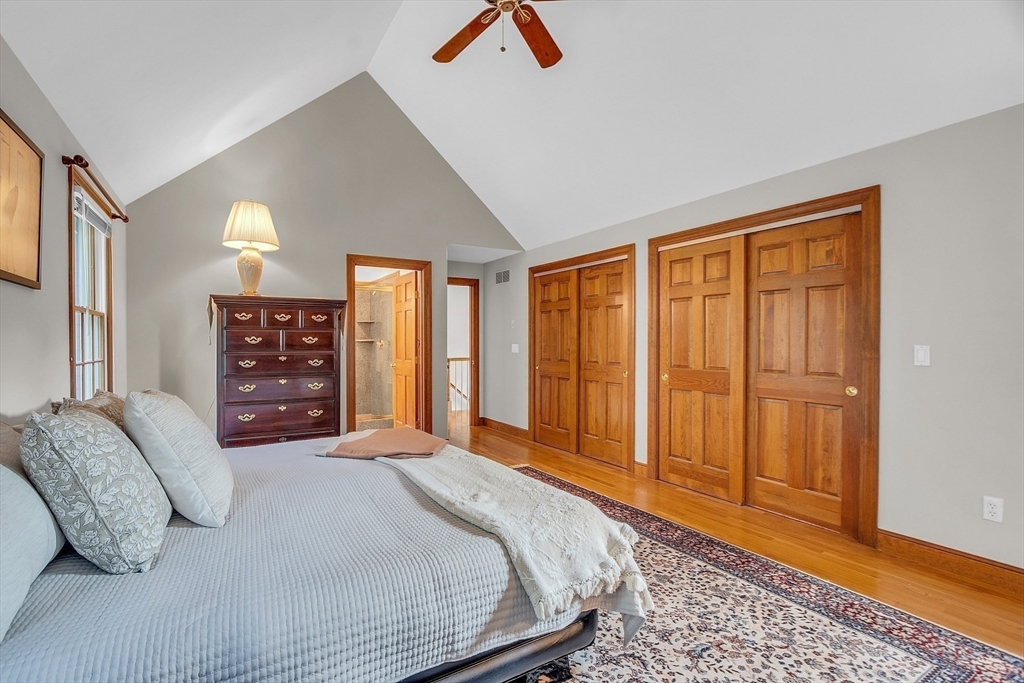 11 Gray Farm Rd