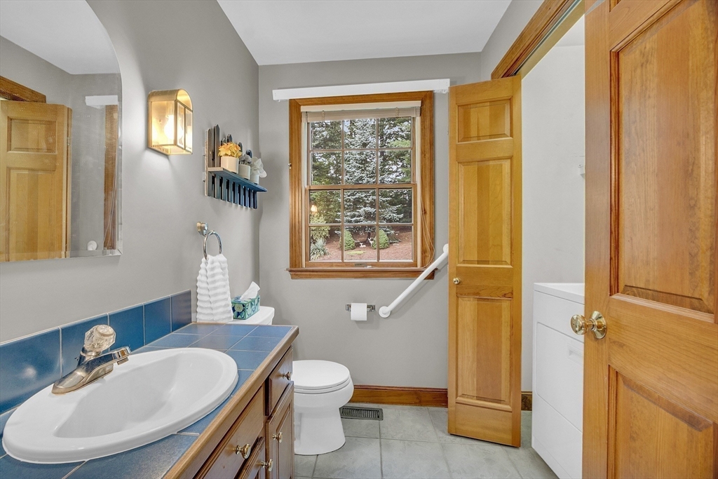 11 Gray Farm Rd