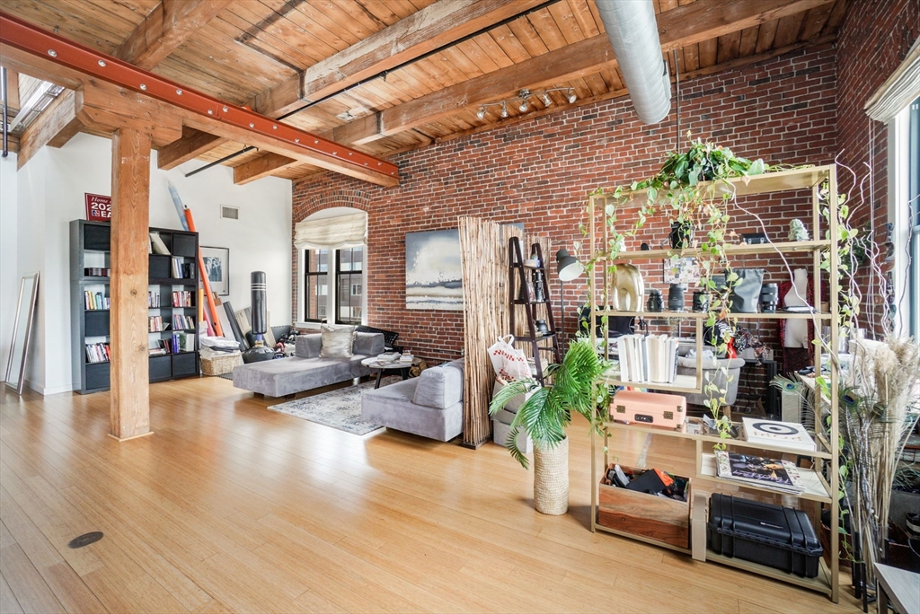 9 W Broadway # 607