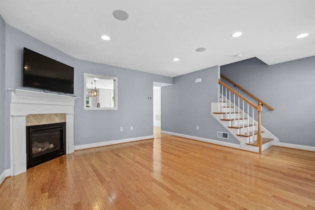 22 Kensington Way # 22