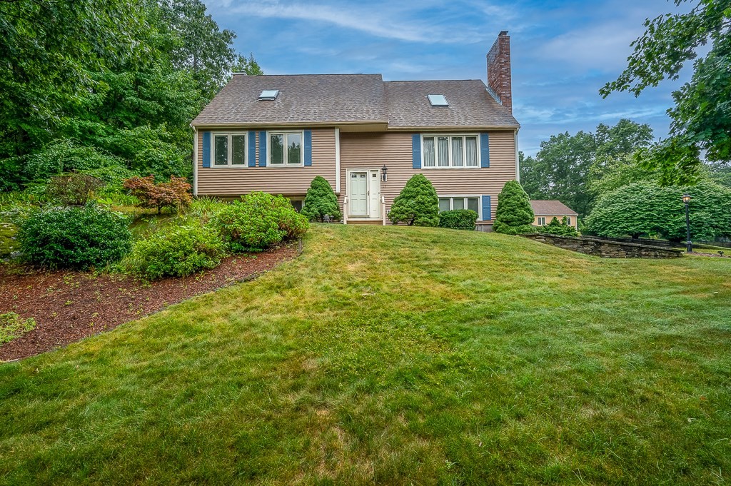 15 Bluegrass Lane