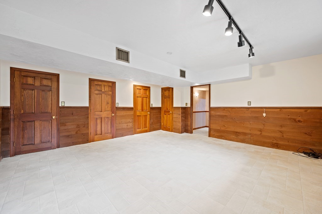 15 Bluegrass Lane