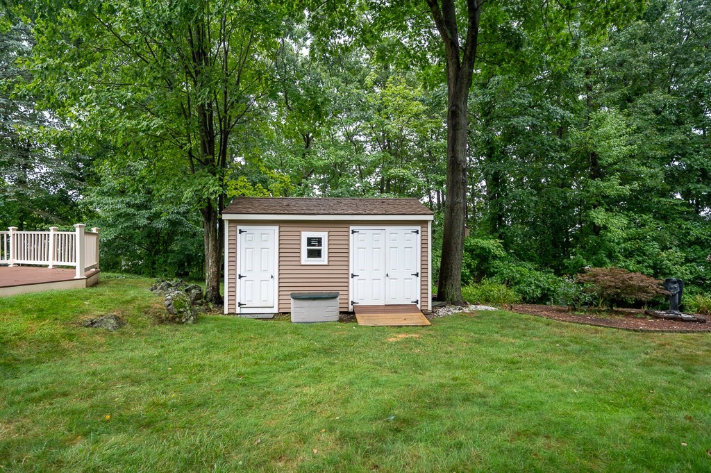 15 Bluegrass Lane