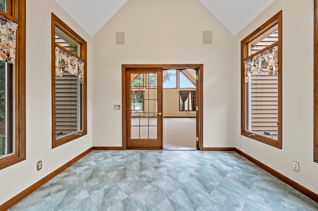 15 Bluegrass Lane