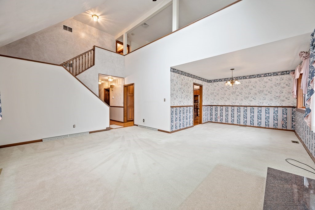 15 Bluegrass Lane