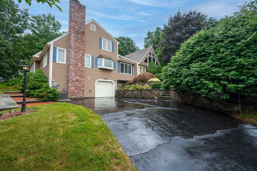 15 Bluegrass Lane