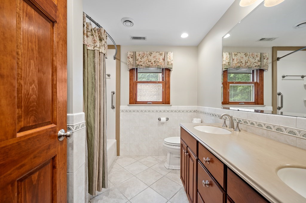 15 Bluegrass Lane