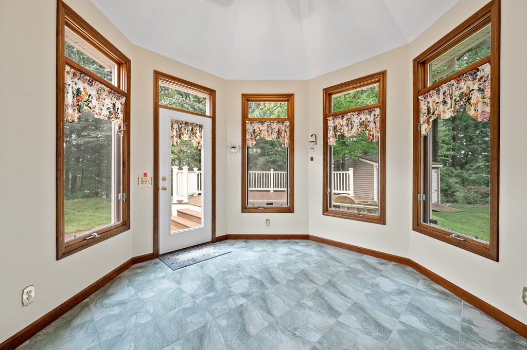 15 Bluegrass Lane
