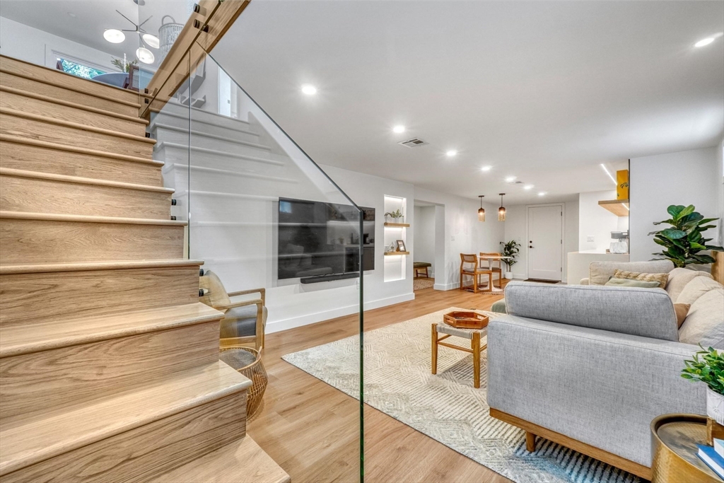 9 Blossom Hill Rd