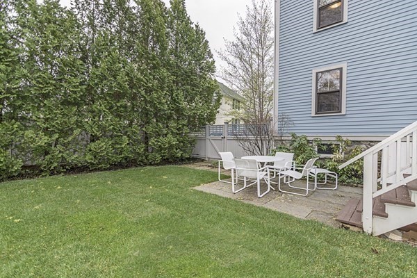 7 Raymond St