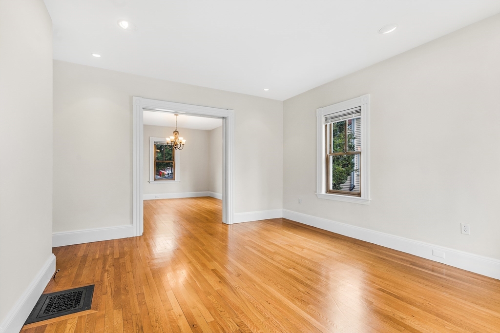 7 Raymond St