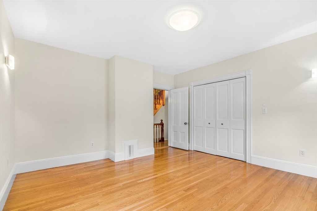 7 Raymond St