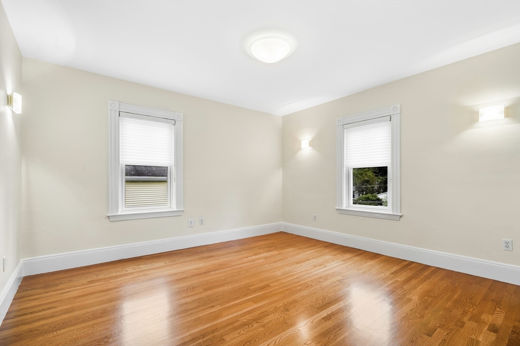 7 Raymond St