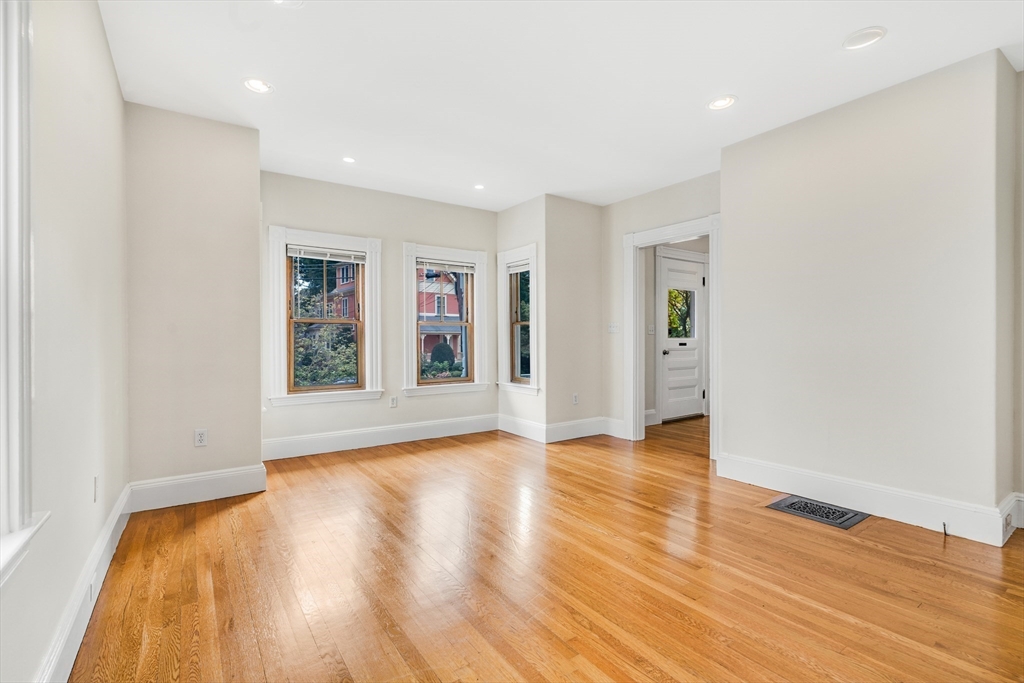 7 Raymond St