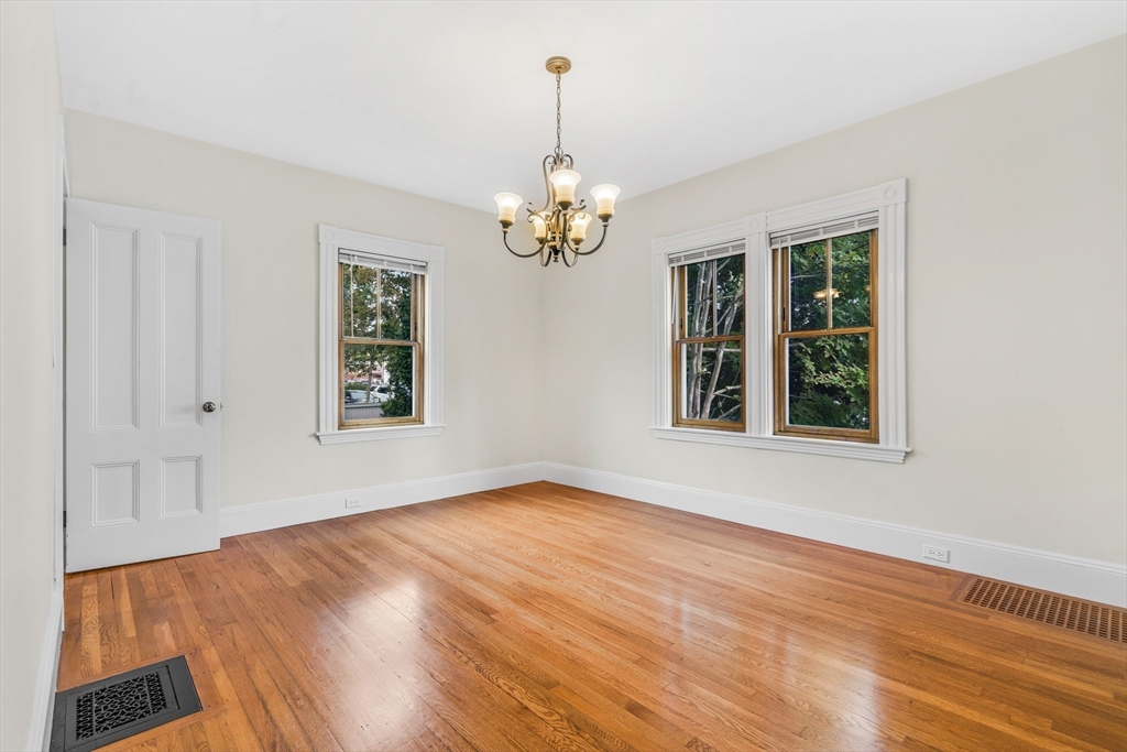 7 Raymond St