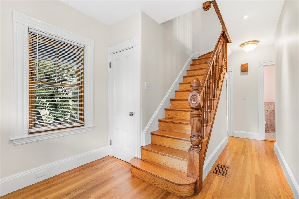 7 Raymond St