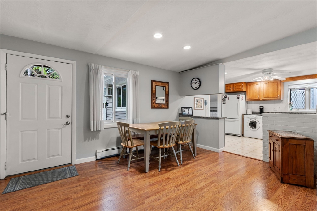 17 Mayflower Rd
