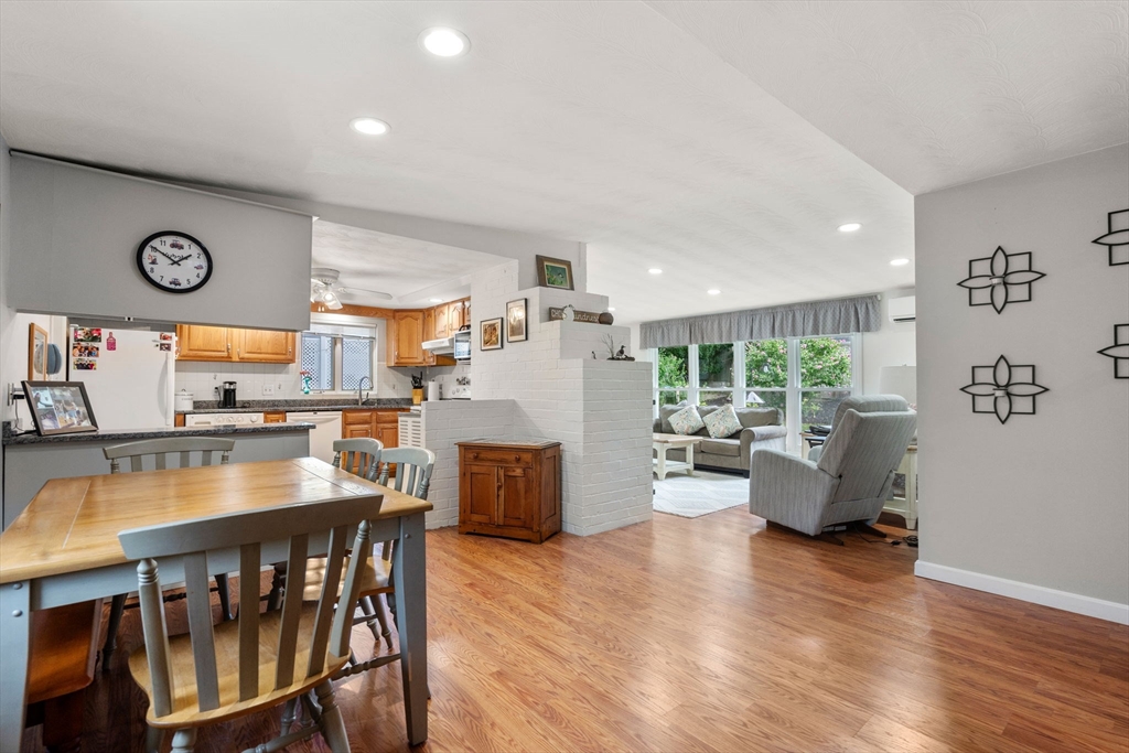 17 Mayflower Rd
