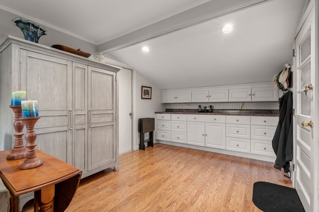 17 Mayflower Rd