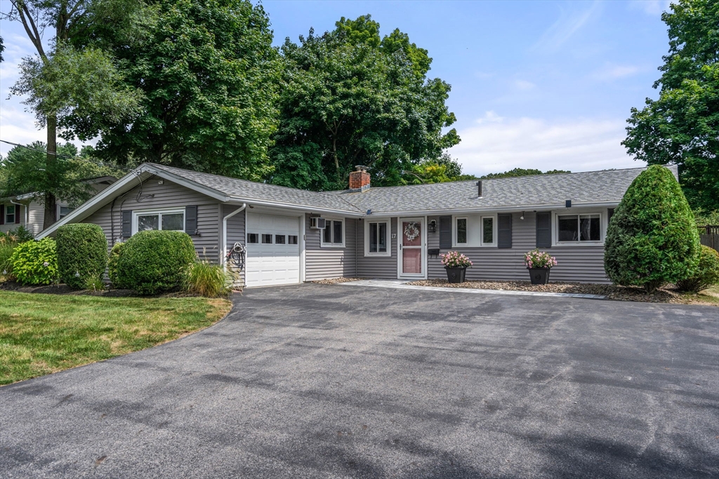 17 Mayflower Rd