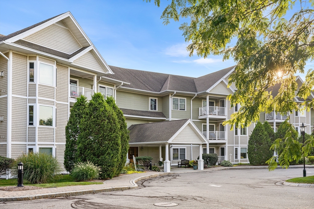 490 Main St # 215