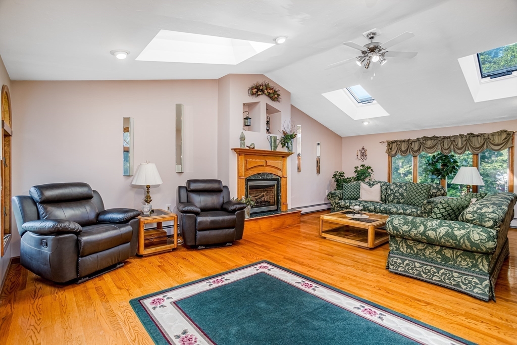 24 Colony Rd