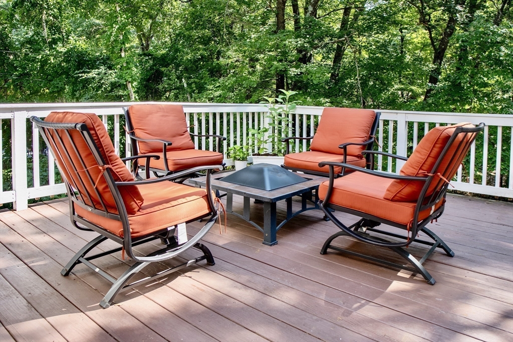 519 Johnny Appleseed Ln