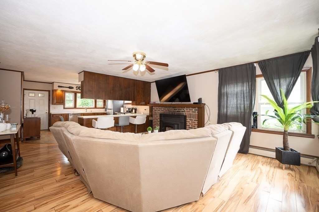 27 Lakeshore Dr