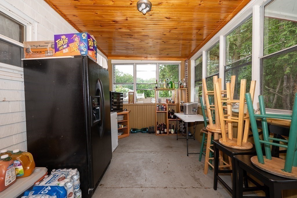 27 Lakeshore Dr