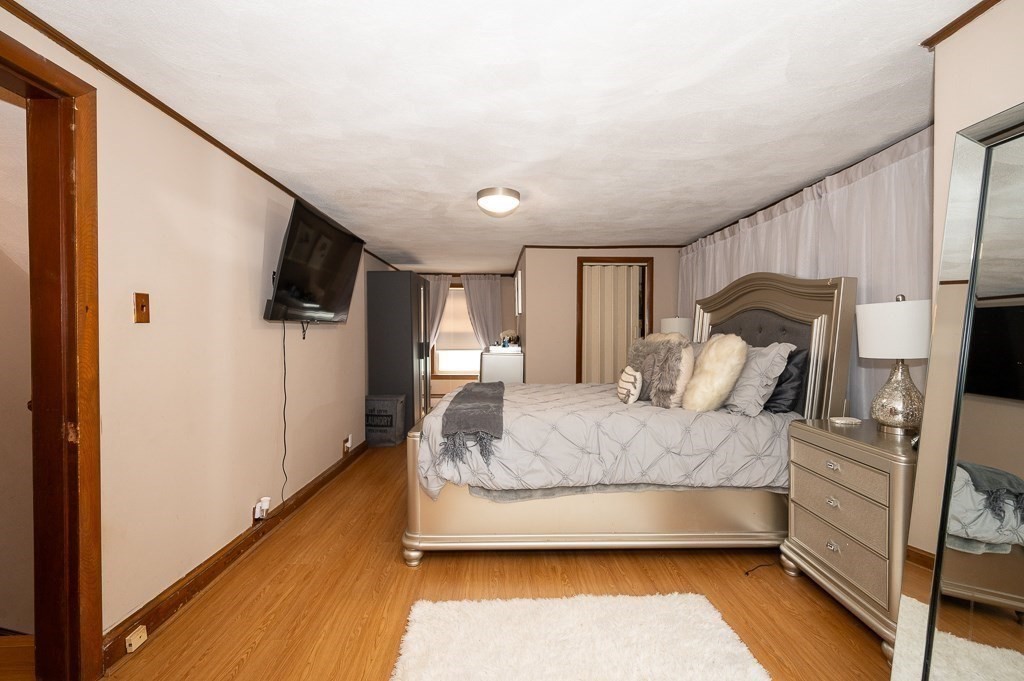 27 Lakeshore Dr