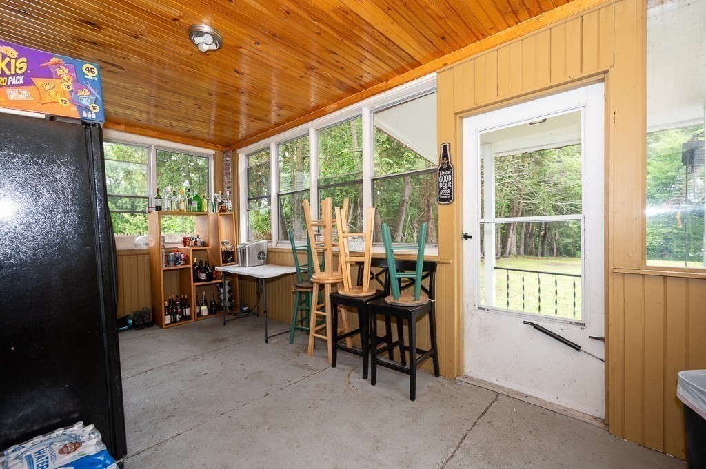 27 Lakeshore Dr