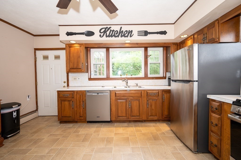 27 Lakeshore Dr