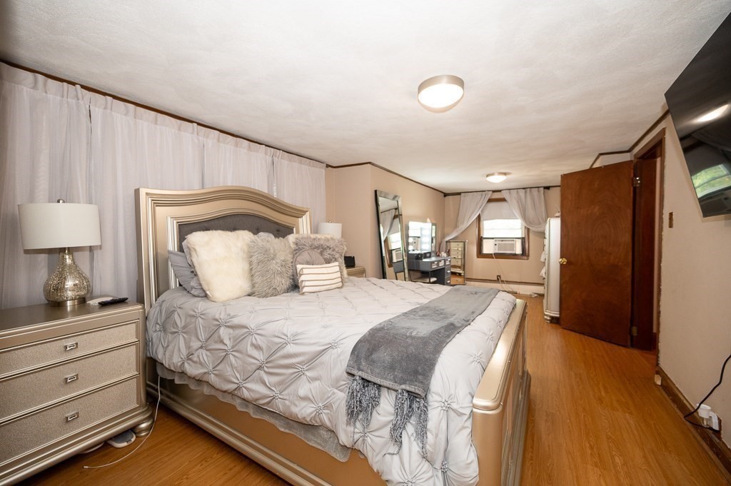 27 Lakeshore Dr