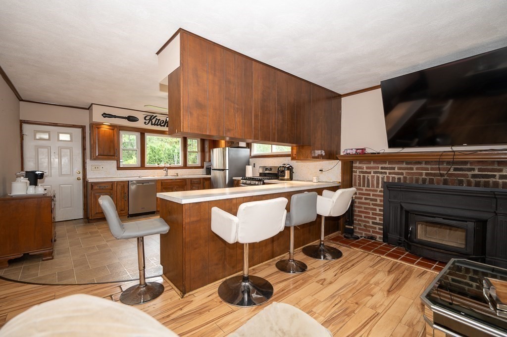 27 Lakeshore Dr