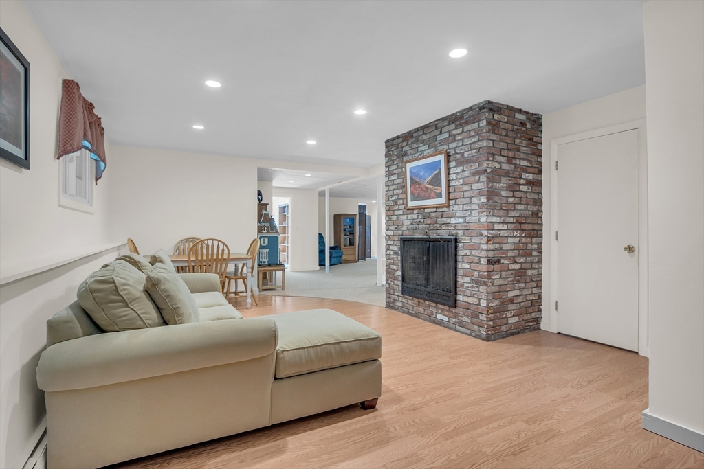 293 Taylor Rd