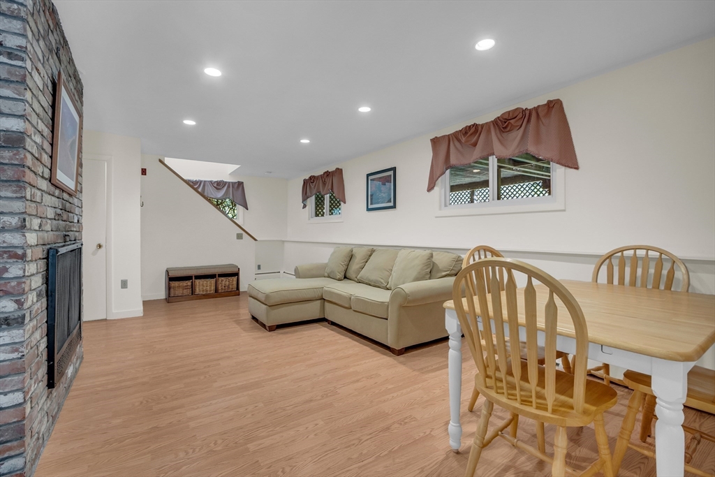293 Taylor Rd